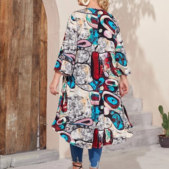 Plus Bell Sleeve High Low Hem Allover Print Top - Picture 2 of 6